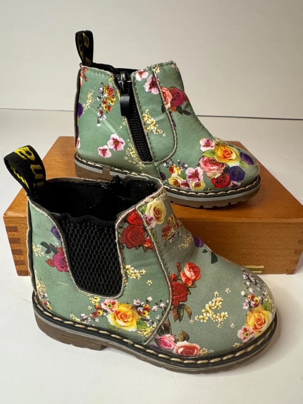 Toddler Green Floral Boots, Euro size 21 (US size 5-5.5, Non-slip Soles